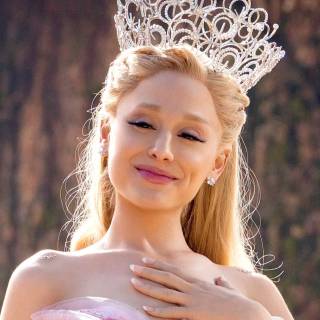 Glinda Wicked wallpaper