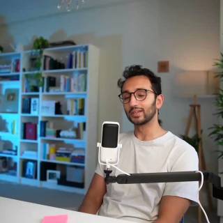 Ali Abdaal wallpaper