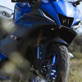 Yamaha R15 V4 M wallpaper