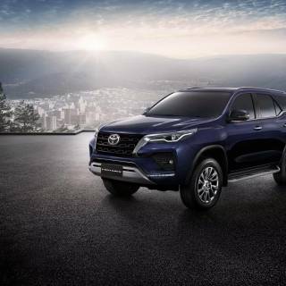 Fortuner logo wallpaper