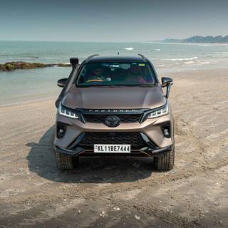 Fortuner logo wallpaper