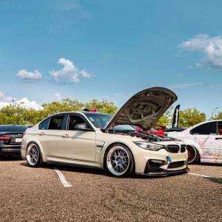 BMW 8k iPhone wallpaper