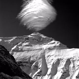 Mount Everest iPhone wallpaper