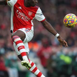 Saka iPhone wallpaper