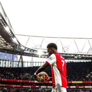 Saka iPhone wallpaper