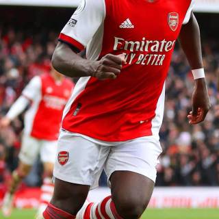 Saka iPhone wallpaper