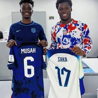 Saka iPhone wallpaper