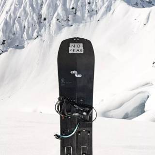 Snowboarding phone wallpaper