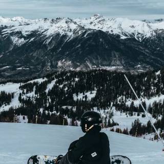 Snowboarding phone wallpaper