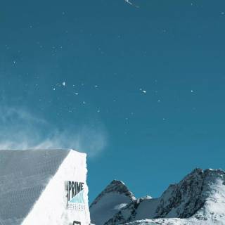 Snowboarding phone wallpaper