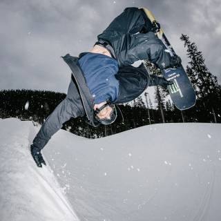 Snowboarding phone wallpaper