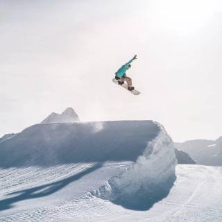 Snowboarding phone wallpaper