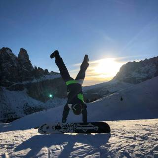 Snowboarding phone wallpaper