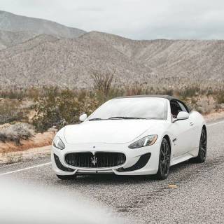 iPhone Maserati wallpaper