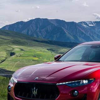 iPhone Maserati wallpaper