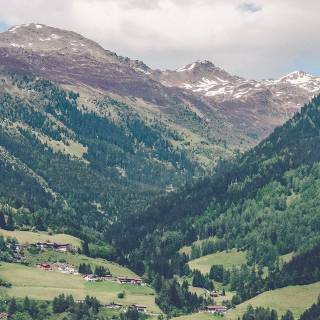 Mountain iPhone 12 wallpaper