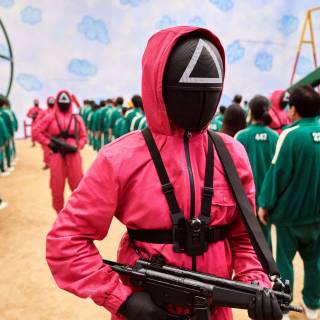 Squid Game guard PC wallpaper