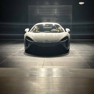 McLaren Speedtail iPhone wallpaper