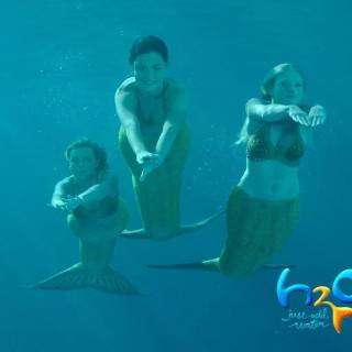 H20 mermaids wallpaper