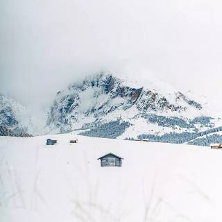 iPhone 12 snow wallpaper