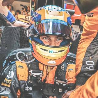 Oscar Piastri phone wallpaper