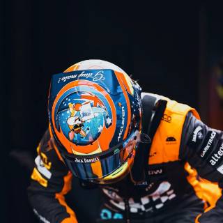 Oscar Piastri phone wallpaper