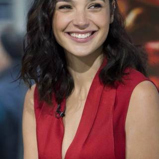Gal Gadot phone wallpaper