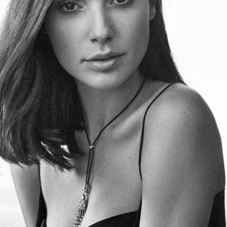 Gal Gadot phone wallpaper