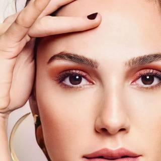 Gal Gadot phone wallpaper