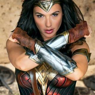 Gal Gadot phone wallpaper