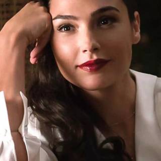 Gal Gadot phone wallpaper