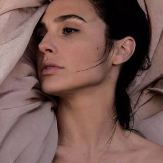 Gal Gadot phone wallpaper