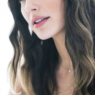 Gal Gadot phone wallpaper