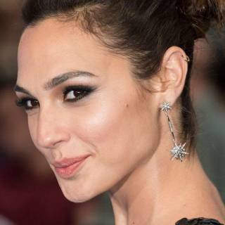 Gal Gadot phone wallpaper