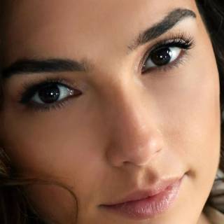 Gal Gadot phone wallpaper