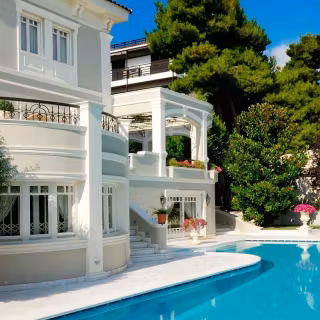 White mansion wallpaper