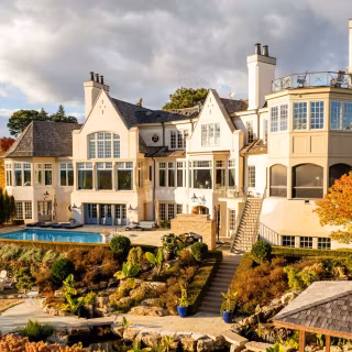 White mansion wallpaper