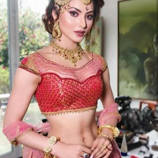 Urvashi Rautela navel wallpaper