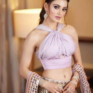 Urvashi Rautela navel wallpaper