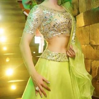 Urvashi Rautela navel wallpaper