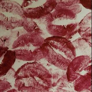 Aesthetic kiss wallpaper