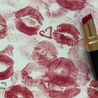 Aesthetic kiss wallpaper