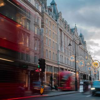 London street 4k wallpaper
