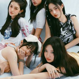 New Jeans iPhone wallpaper