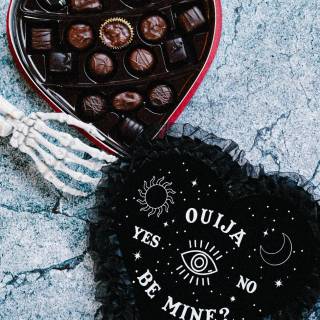 Gothic Valentines Day wallpaper