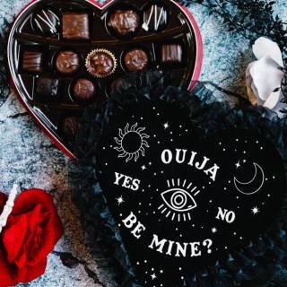 Gothic Valentines Day wallpaper