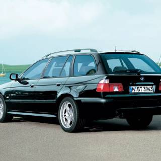 BMW E39 Touring wallpaper