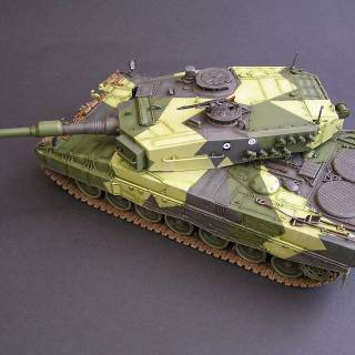 Italeri Leopard 2A4 wallpaper