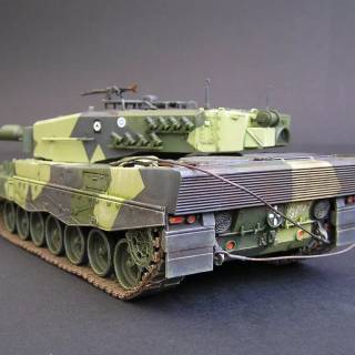 Italeri Leopard 2A4 wallpaper