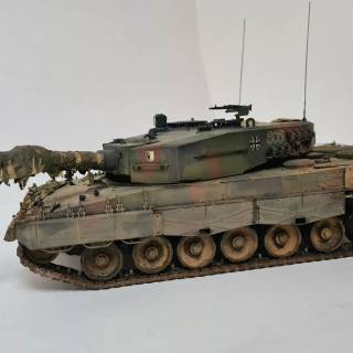 Italeri Leopard 2A4 wallpaper
